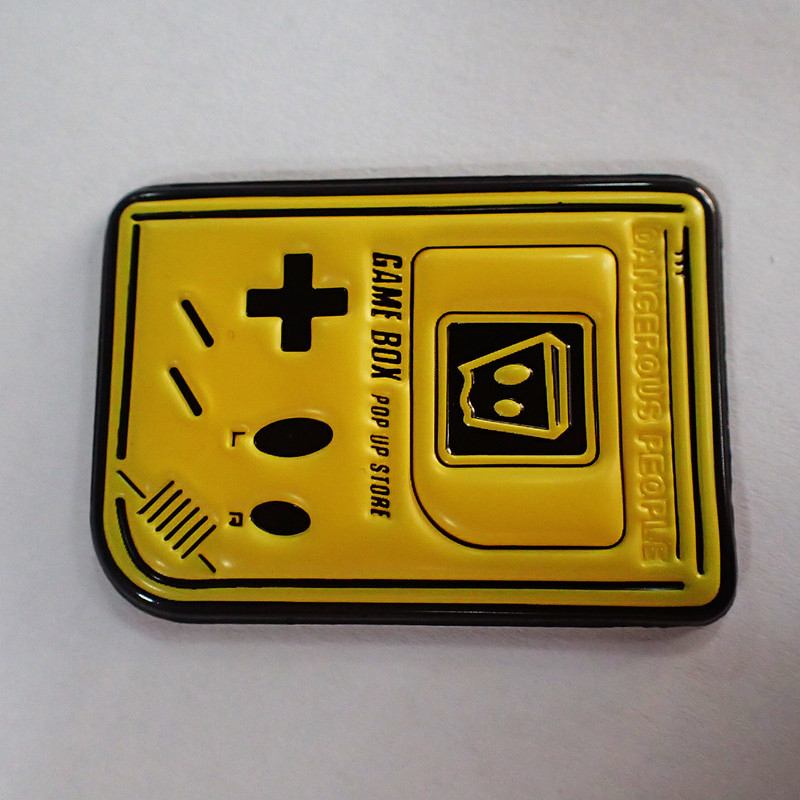 Shiny Yellow High Frenquency 3D TPU Iron On Patches For Youngman Wear
